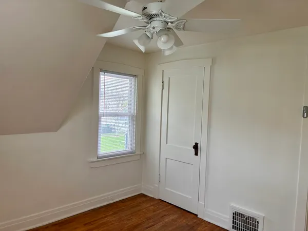 $1,300 | 254 Edward Street, Sycamore, IL 60178