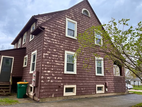 $1,300 | 254 Edward Street, Sycamore, IL 60178