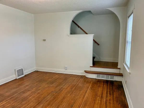 $1,300 | 254 Edward Street, Sycamore, IL 60178