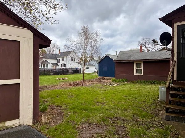 $1,300 | 254 Edward Street, Sycamore, IL 60178