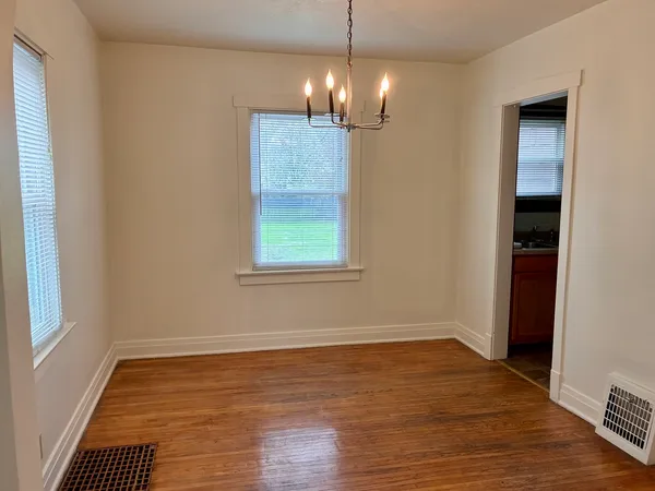 $1,300 | 254 Edward Street, Sycamore, IL 60178