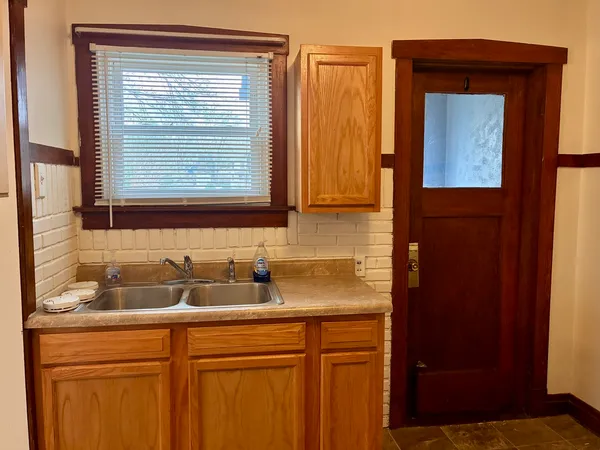 $1,300 | 254 Edward Street, Sycamore, IL 60178