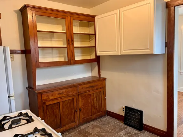 $1,300 | 254 Edward Street, Sycamore, IL 60178