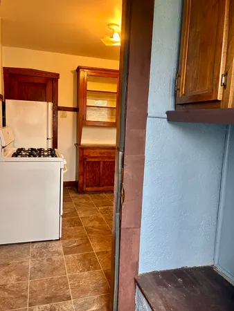 $1,300 | 254 Edward Street, Sycamore, IL 60178