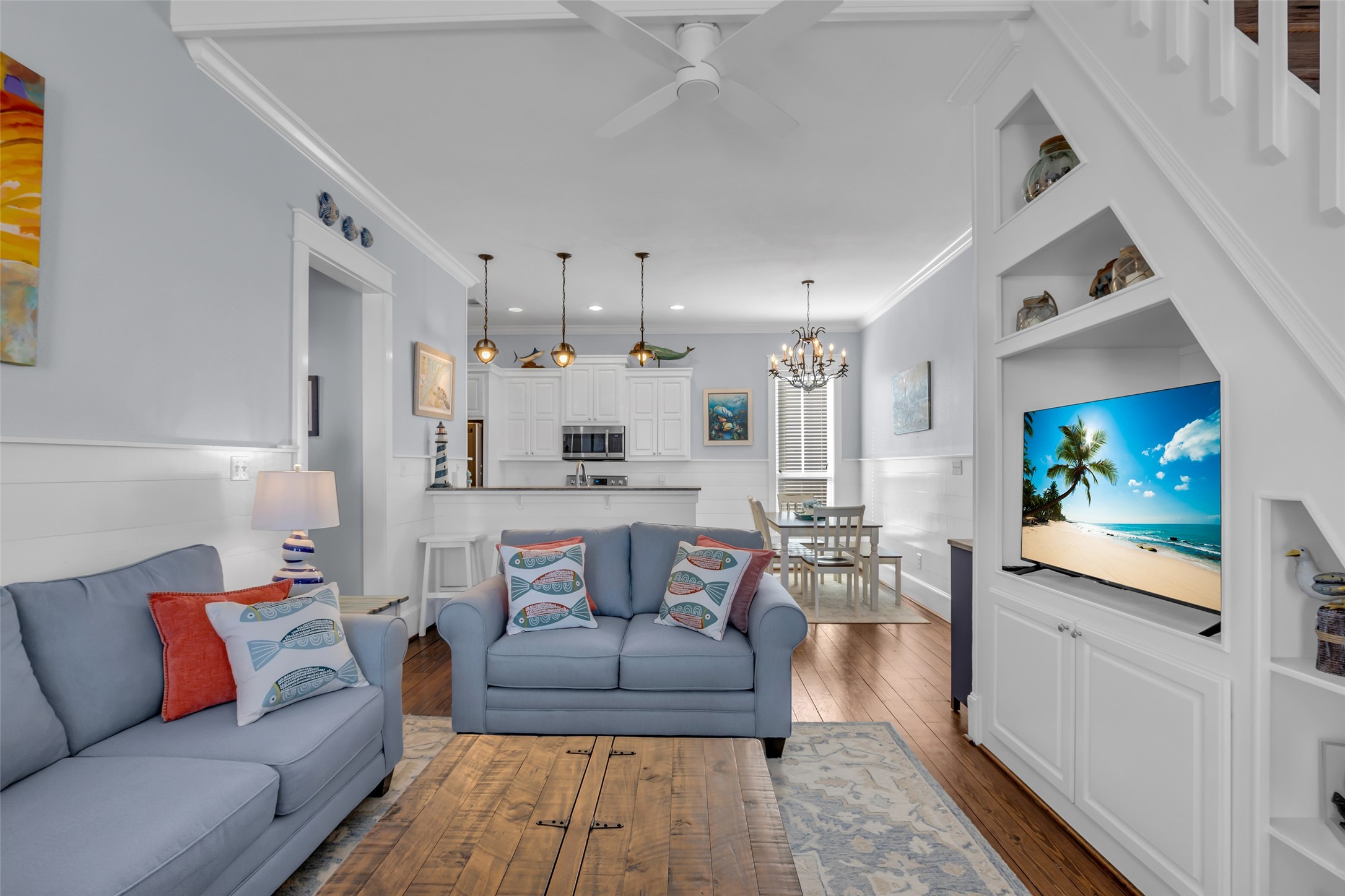 911 Tidelands Crystal Beach, TX 77650 - Photo 12 of 25 a living room with furniture and a flat screen tv