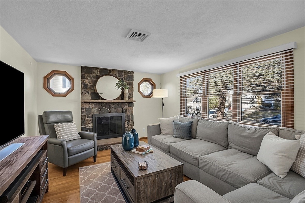 62 Longfellow Road Reading, MA 01867 - Photo 2 of 41 Gallery Image 2