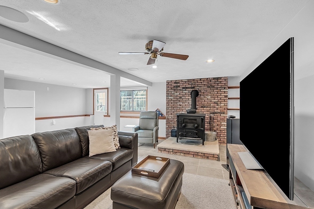 62 Longfellow Road Reading, MA 01867 - Photo 21 of 41 Gallery Image 21