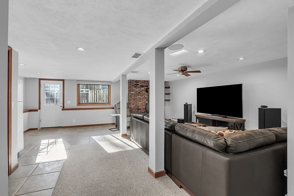 62 Longfellow Road Reading, MA 01867 - Photo 23 of 41 Gallery Image 23