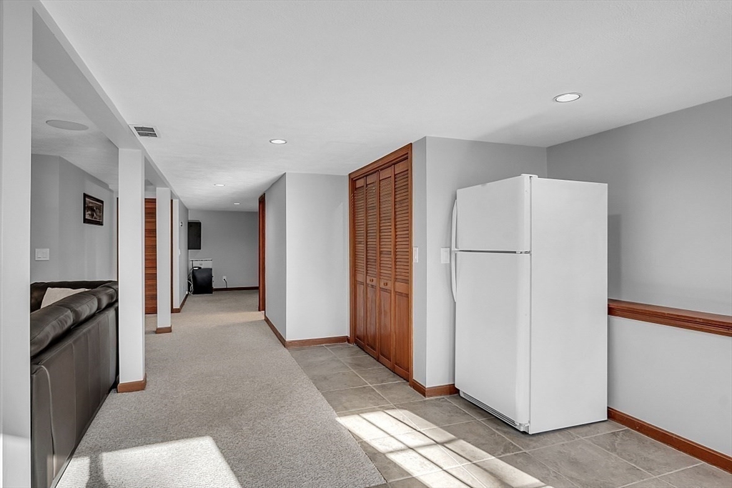 62 Longfellow Road Reading, MA 01867 - Photo 25 of 41 Gallery Image 25