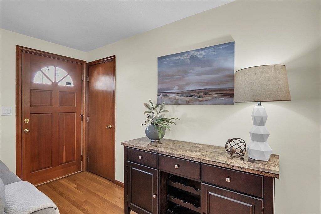 62 Longfellow Road Reading, MA 01867 - Photo 5 of 41 Gallery Image 5