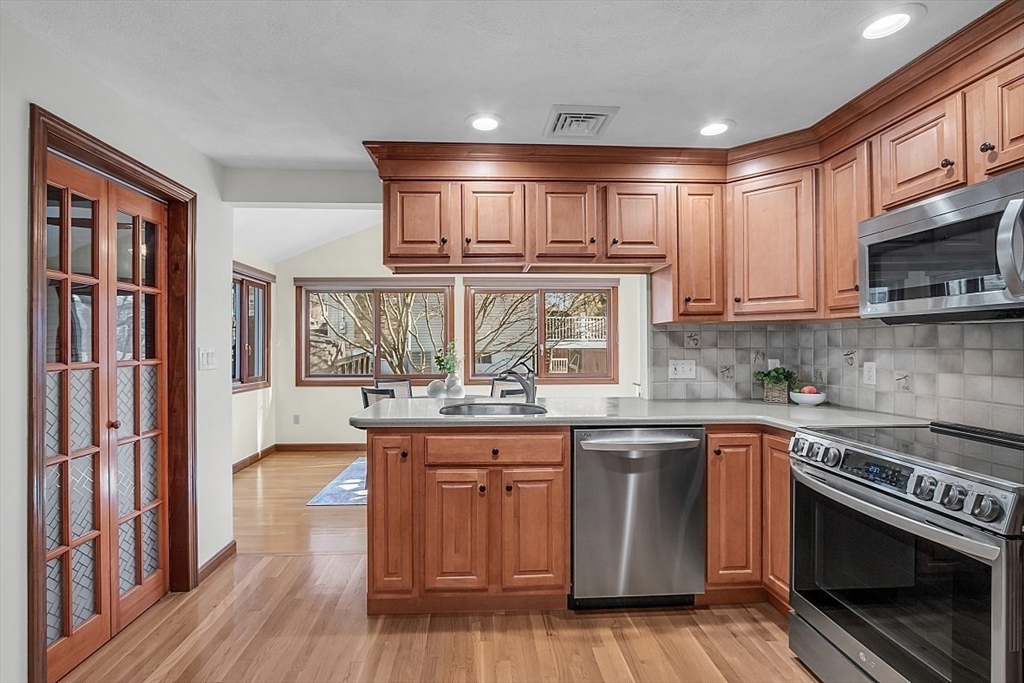 62 Longfellow Road Reading, MA 01867 - Photo 7 of 41 Gallery Image 7