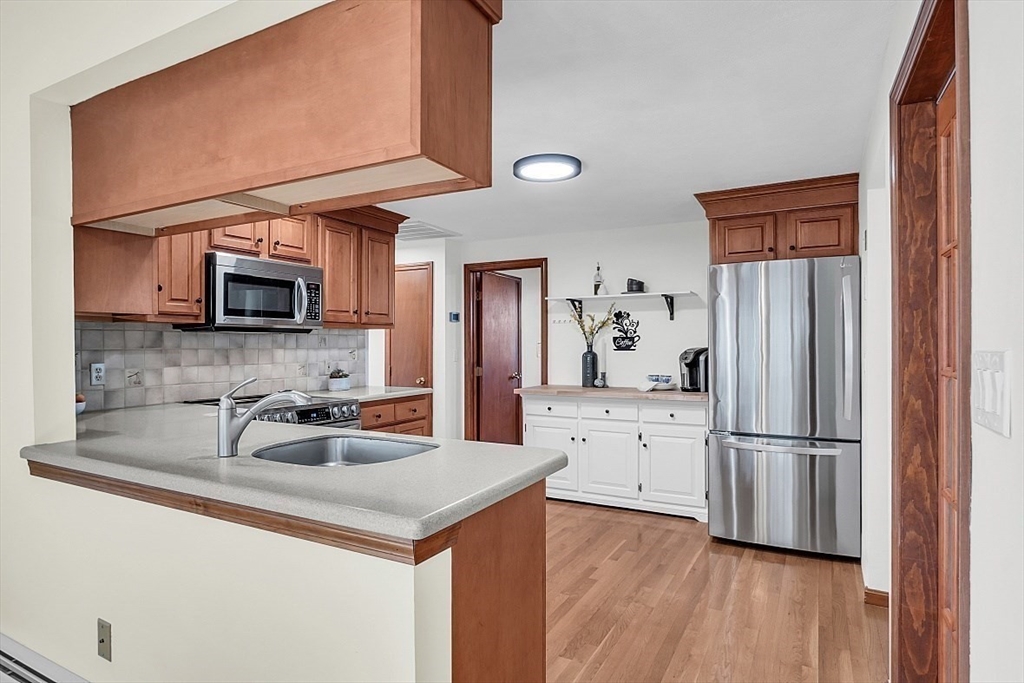 62 Longfellow Road Reading, MA 01867 - Photo 8 of 41 Gallery Image 8