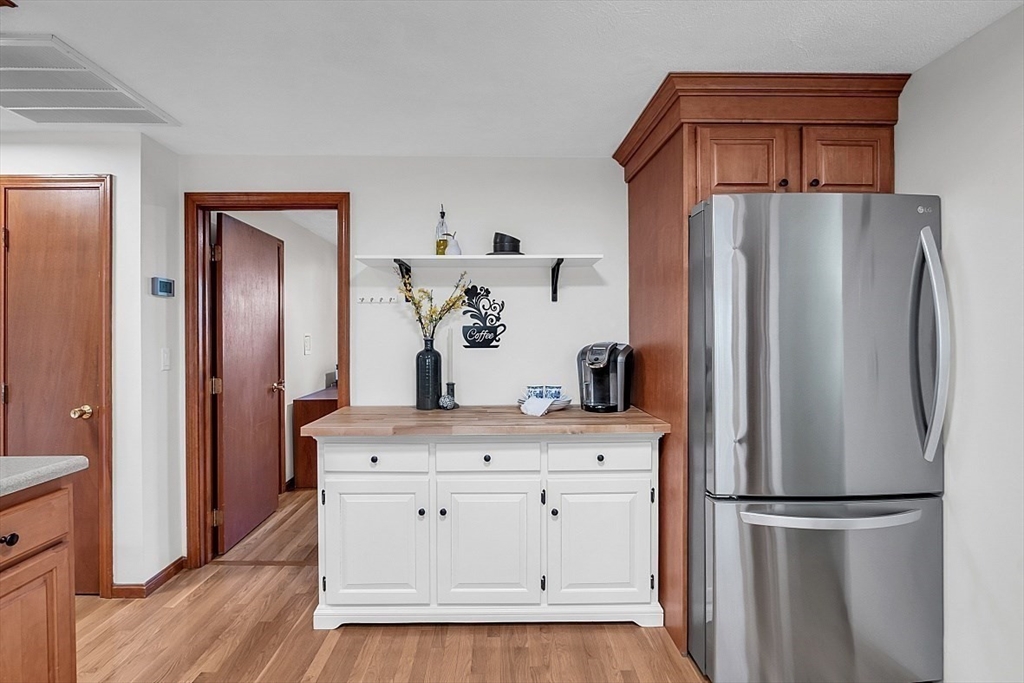 62 Longfellow Road Reading, MA 01867 - Photo 9 of 41 Gallery Image 9