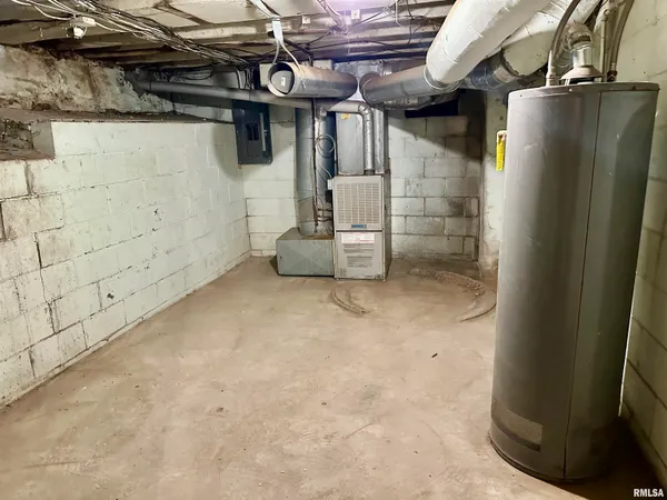 $39,900 | 924 South Warren Street, Peoria, IL 61605