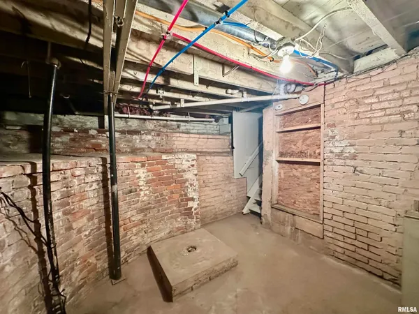 $39,900 | 924 South Warren Street, Peoria, IL 61605
