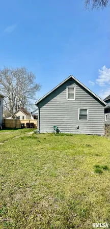 $39,900 | 924 South Warren Street, Peoria, IL 61605