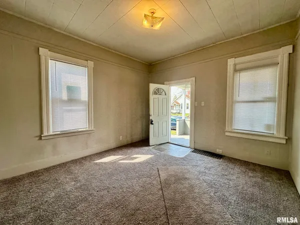 $39,900 | 924 South Warren Street, Peoria, IL 61605