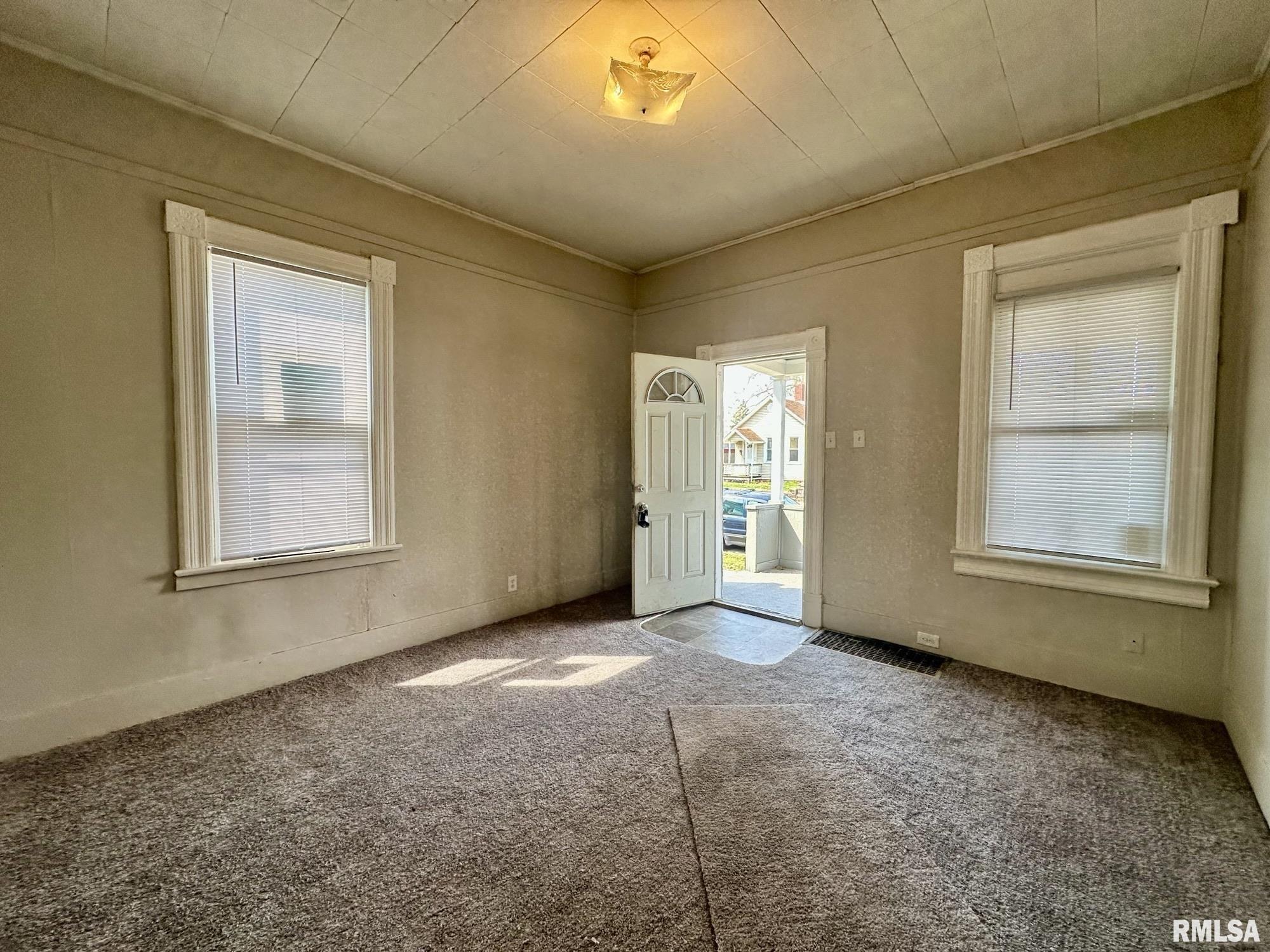 924 South Warren Street Peoria, IL 61605 - Photo 6 of 32