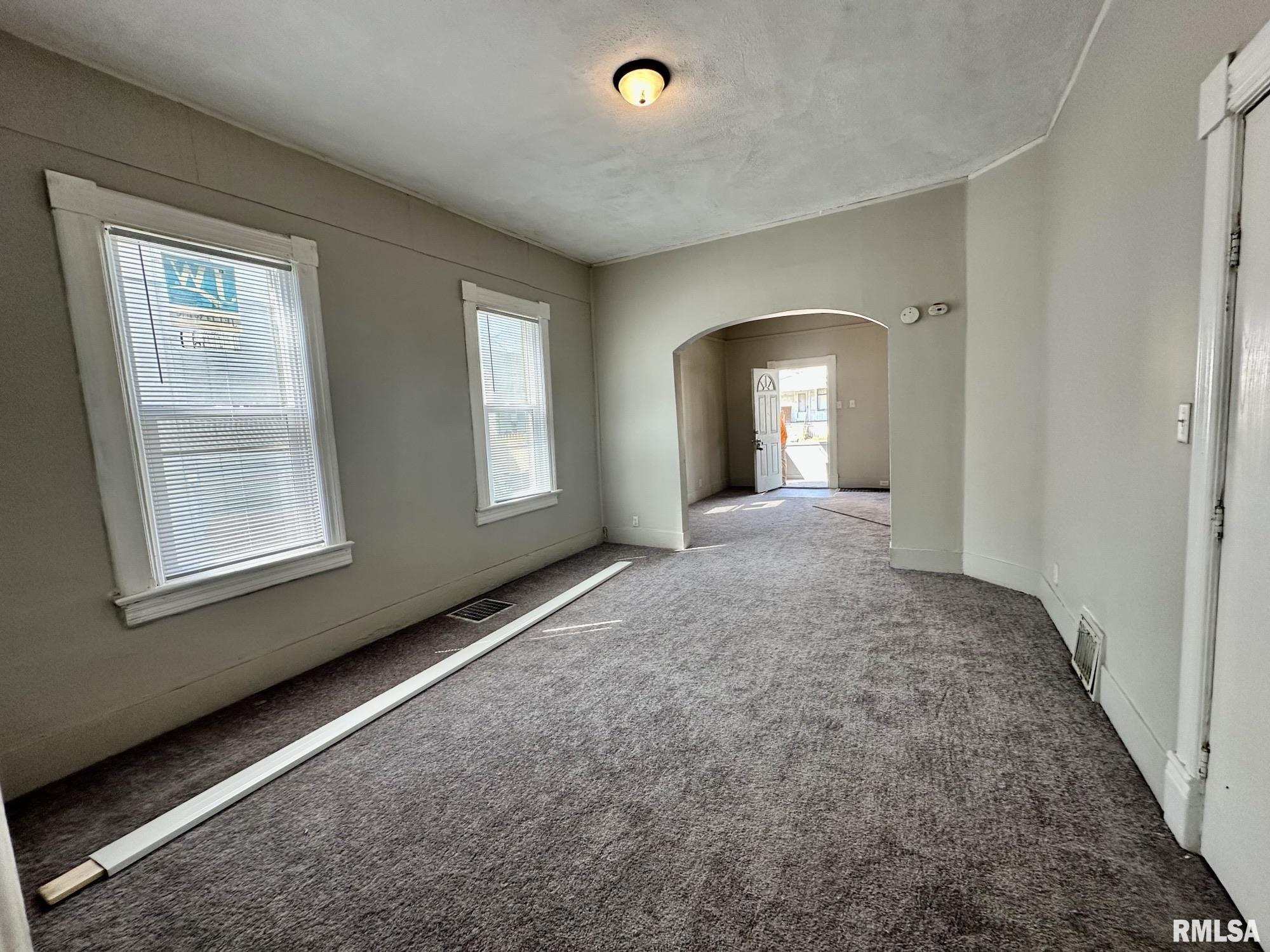 924 South Warren Street Peoria, IL 61605 - Photo 7 of 32