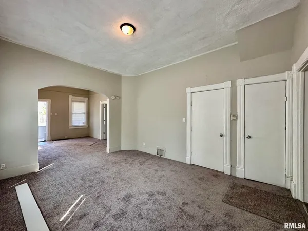 $39,900 | 924 South Warren Street, Peoria, IL 61605