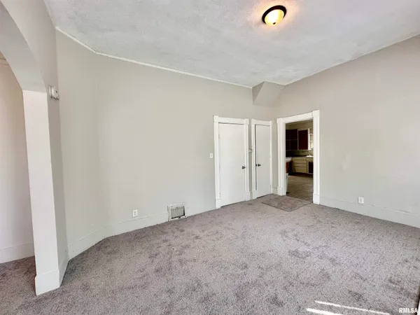 $39,900 | 924 South Warren Street, Peoria, IL 61605
