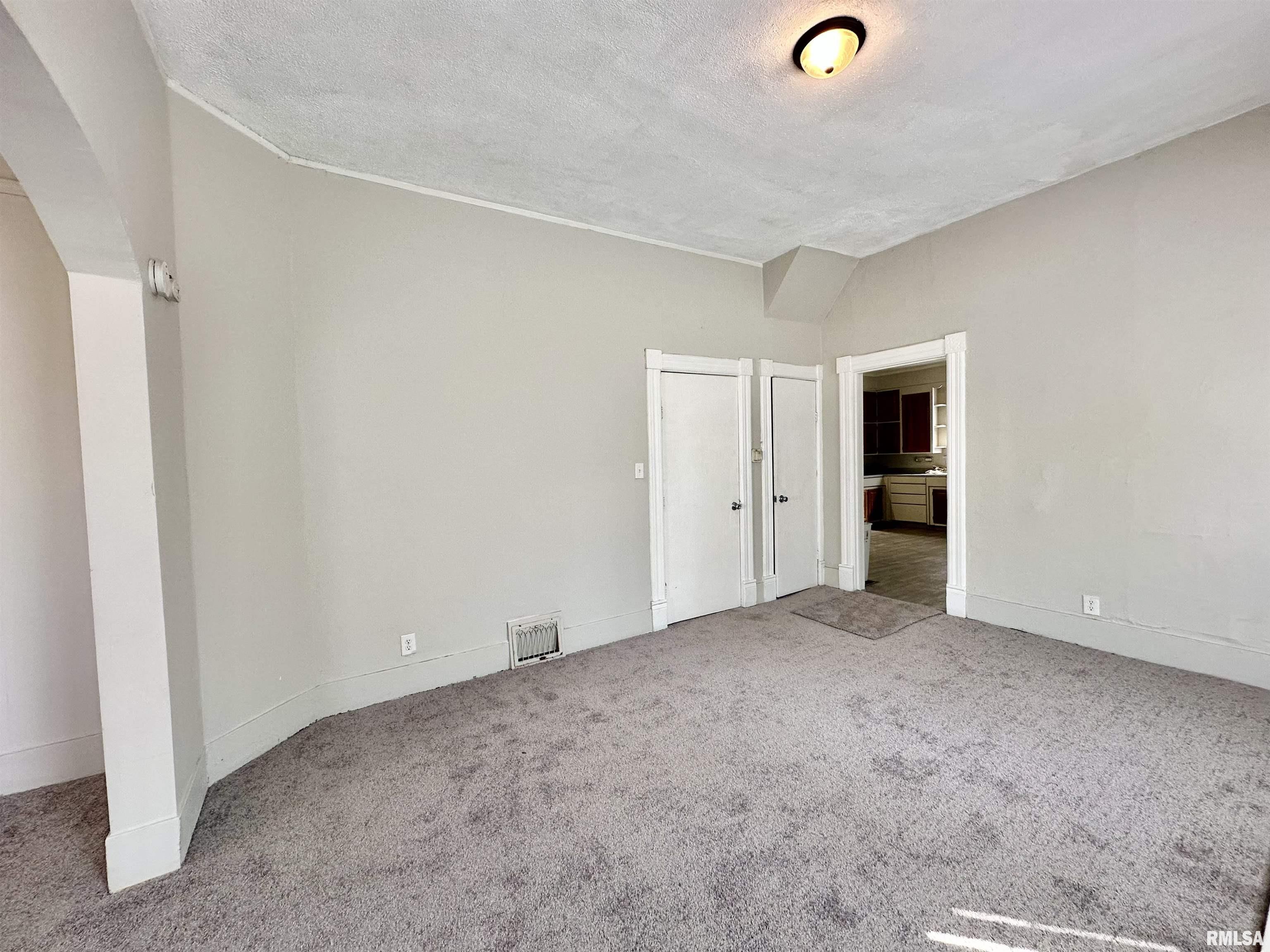 924 South Warren Street Peoria, IL 61605 - Photo 9 of 32