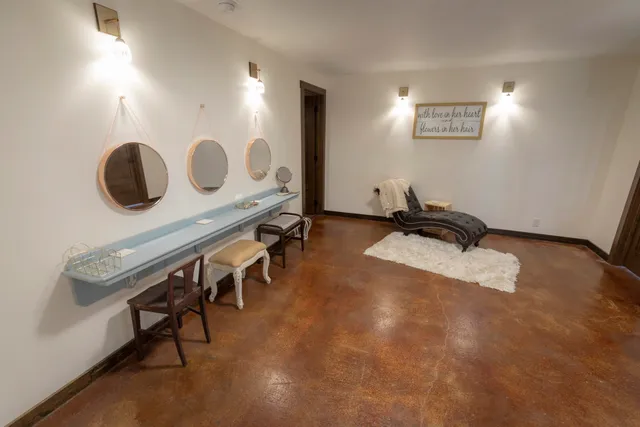 $735,000 | 6832 Northwest 40th Street, El Dorado, KS 67042