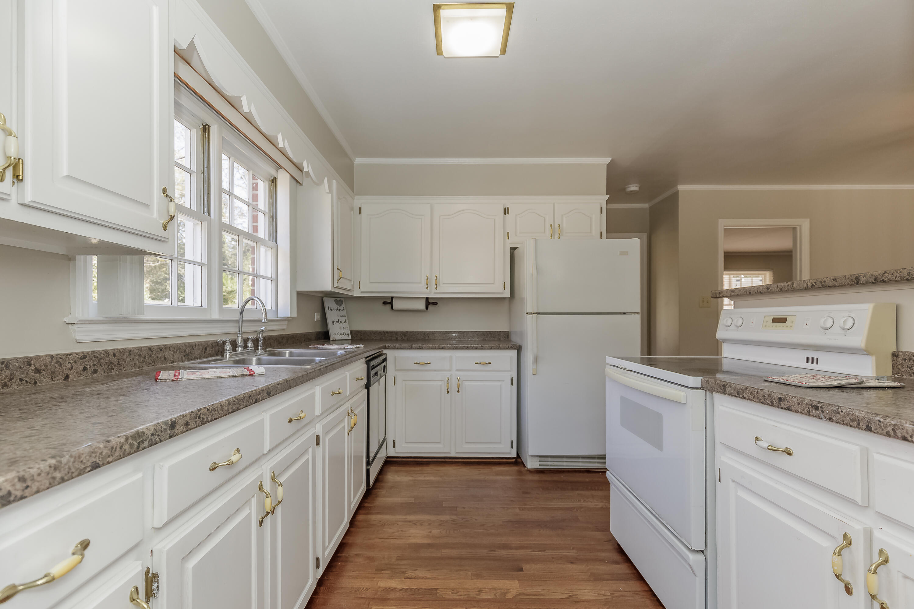 136 Tyler Street Summerville, GA 30747 - Photo 11 of 35 Kitchen / Dining