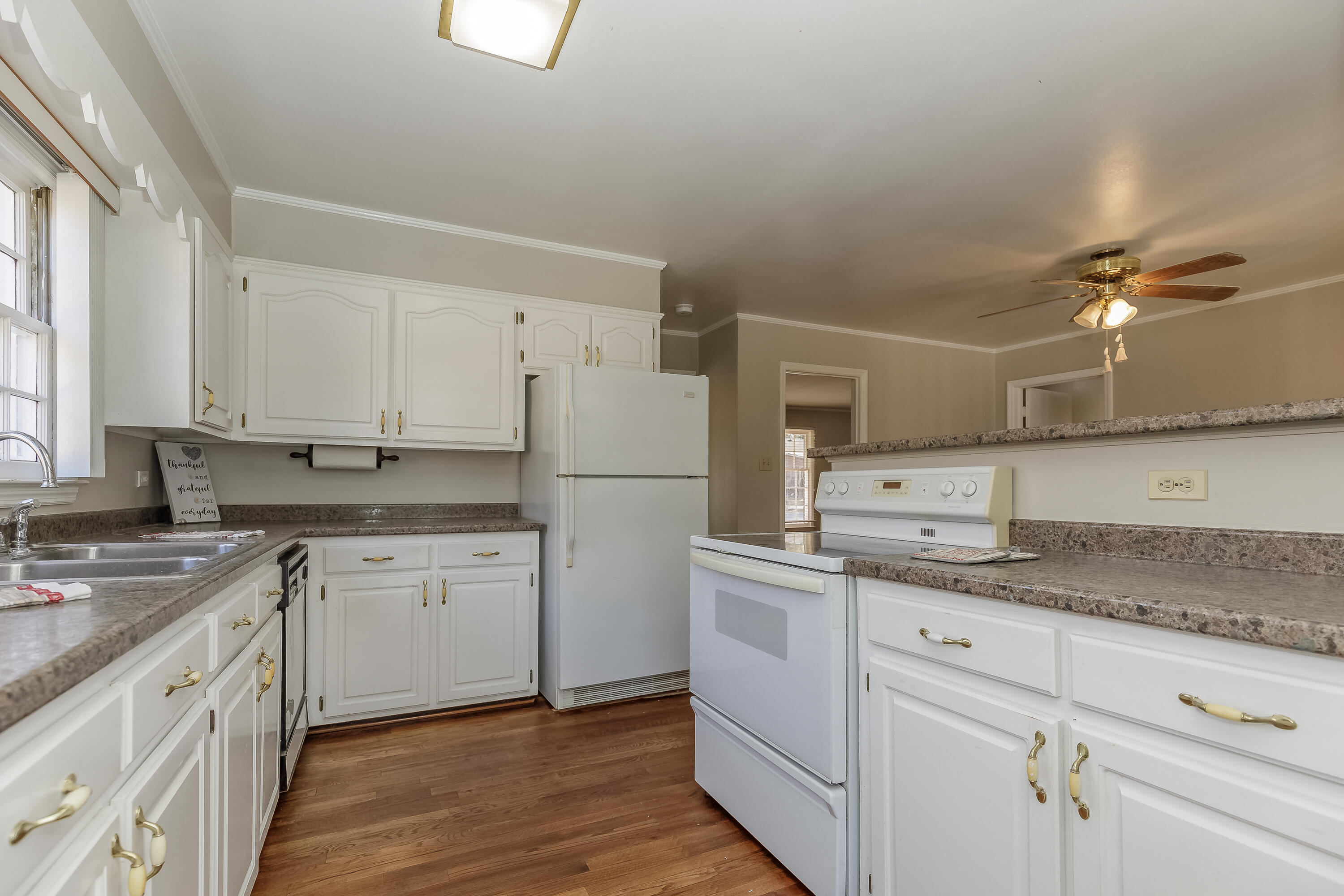 136 Tyler Street Summerville, GA 30747 - Photo 12 of 35 Kitchen / Dining