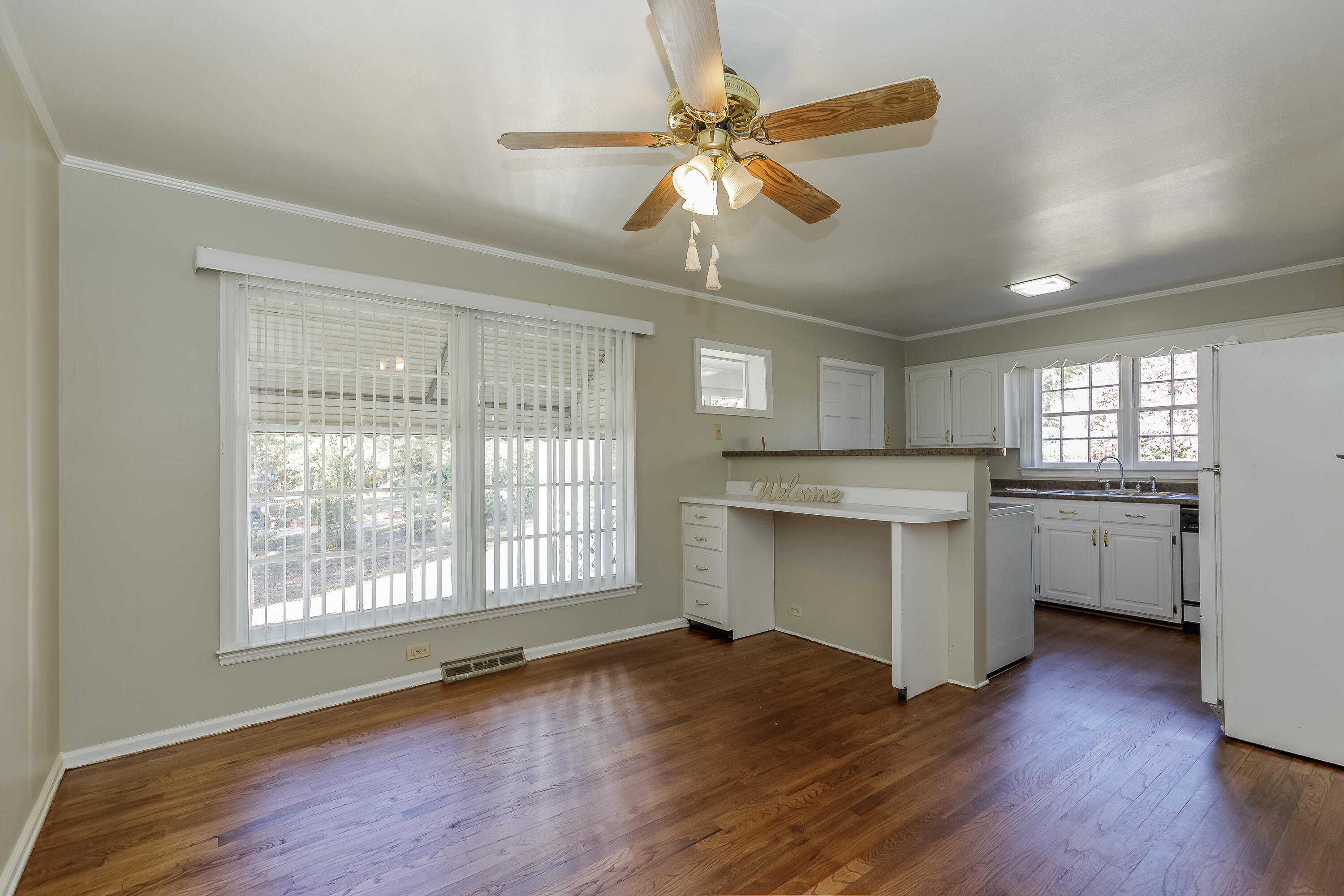 136 Tyler Street Summerville, GA 30747 - Photo 6 of 35 Kitchen / Dining
