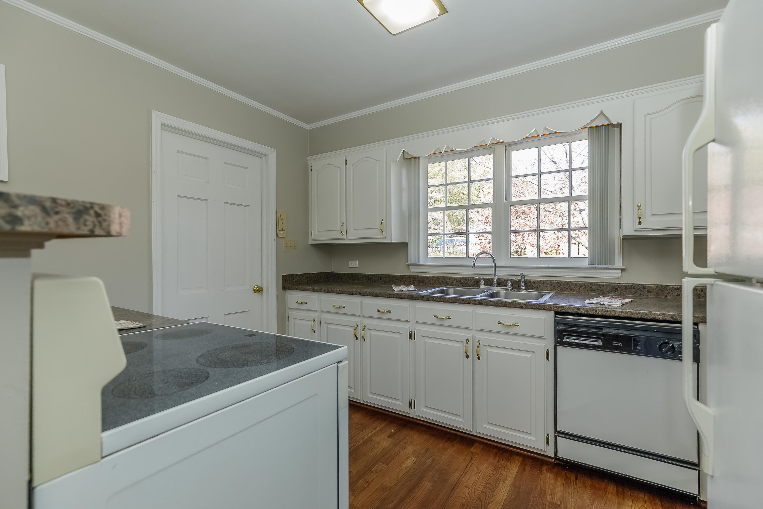 136 Tyler Street Summerville, GA 30747 - Photo 9 of 35 Kitchen / Dining