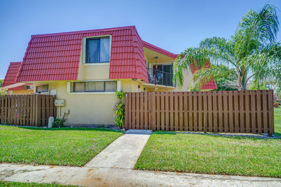 8134 Thames Boulevard, Unit C Boca Raton, FL 33433 - Photo 2 of 34 8134 Thames Blvd C (27)