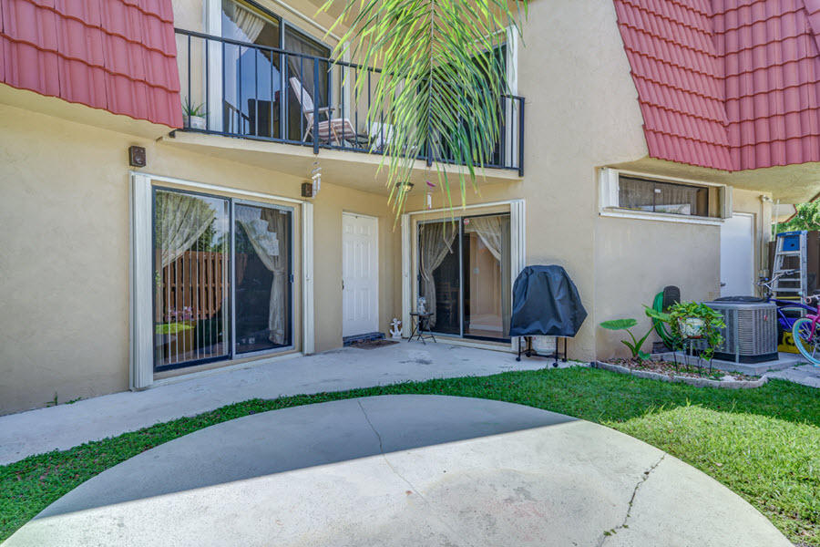 8134 Thames Boulevard, Unit C Boca Raton, FL 33433 - Photo 3 of 34 8134 Thames Blvd C (25)