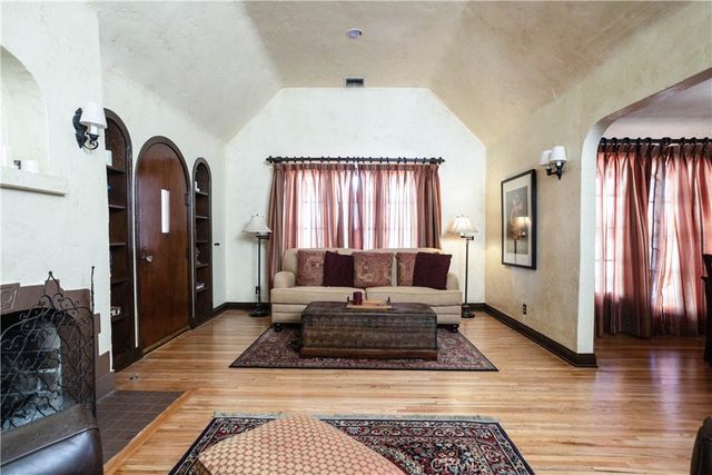 $1,325,000 | 920 Coronado Drive, Glendale, CA 91206