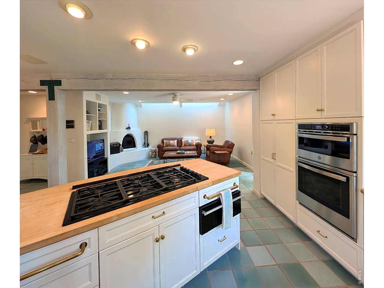 495 South Cedar Brook Road Boulder, CO 80304 - Photo 20 of 40 Functional island with gas cooktop and warming oven