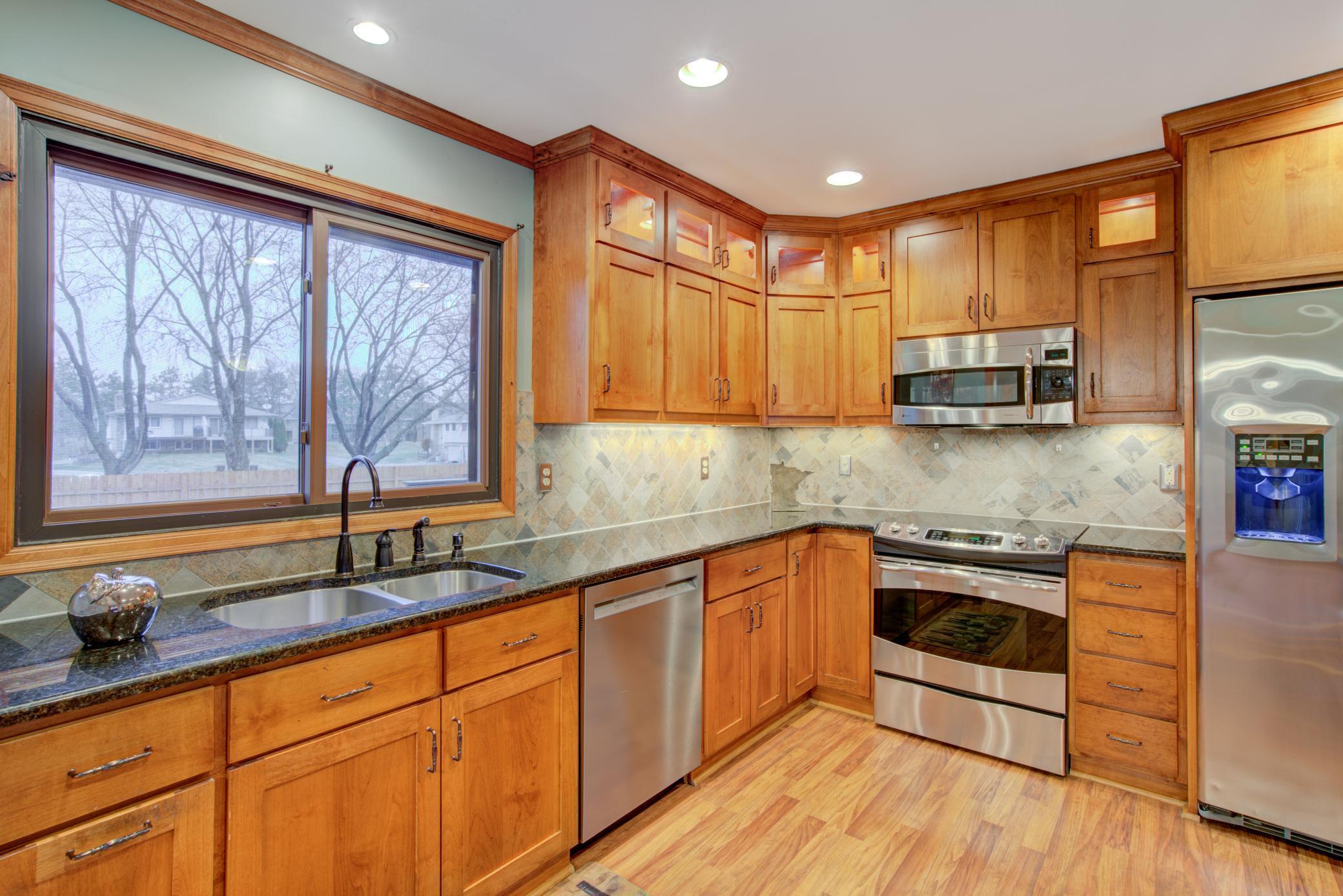 7106 Willow Road Maple Grove, MN 55369 - Photo 8 of 29 Gallery Image 8