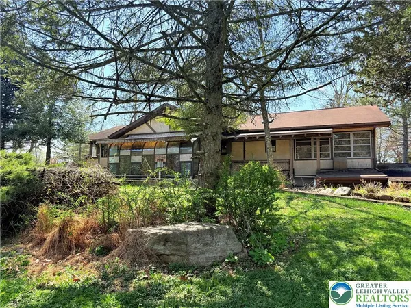 $399,000 | 855 Sunrise Boulevard, Mount Bethel, PA 18343