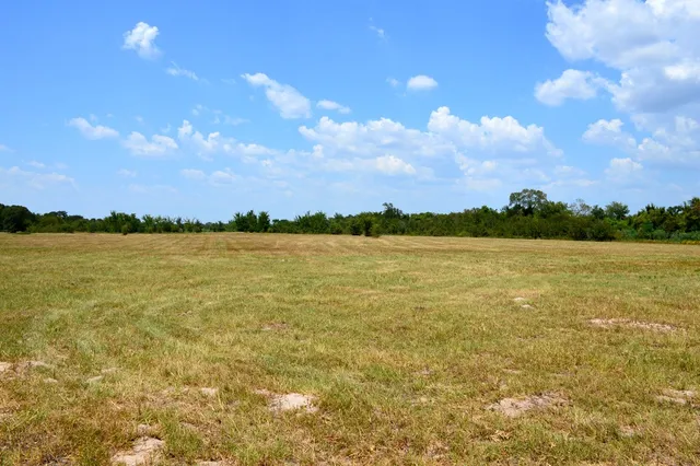 a view of a lake in middle of the house