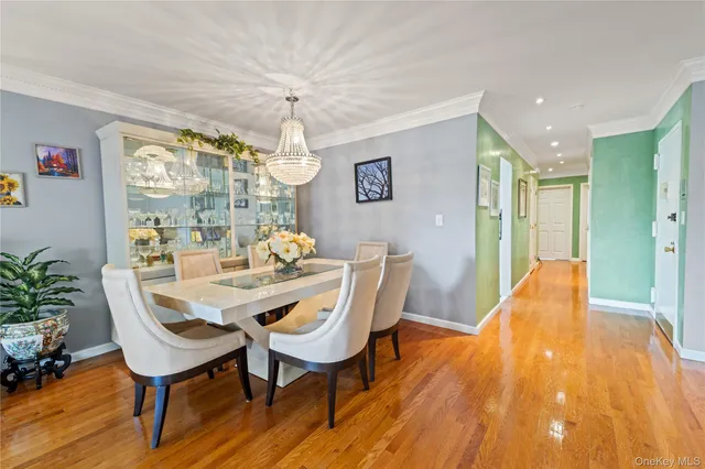 $750,000 | 12-35 Robin Lane, Unit UPPR | Bay Terrace