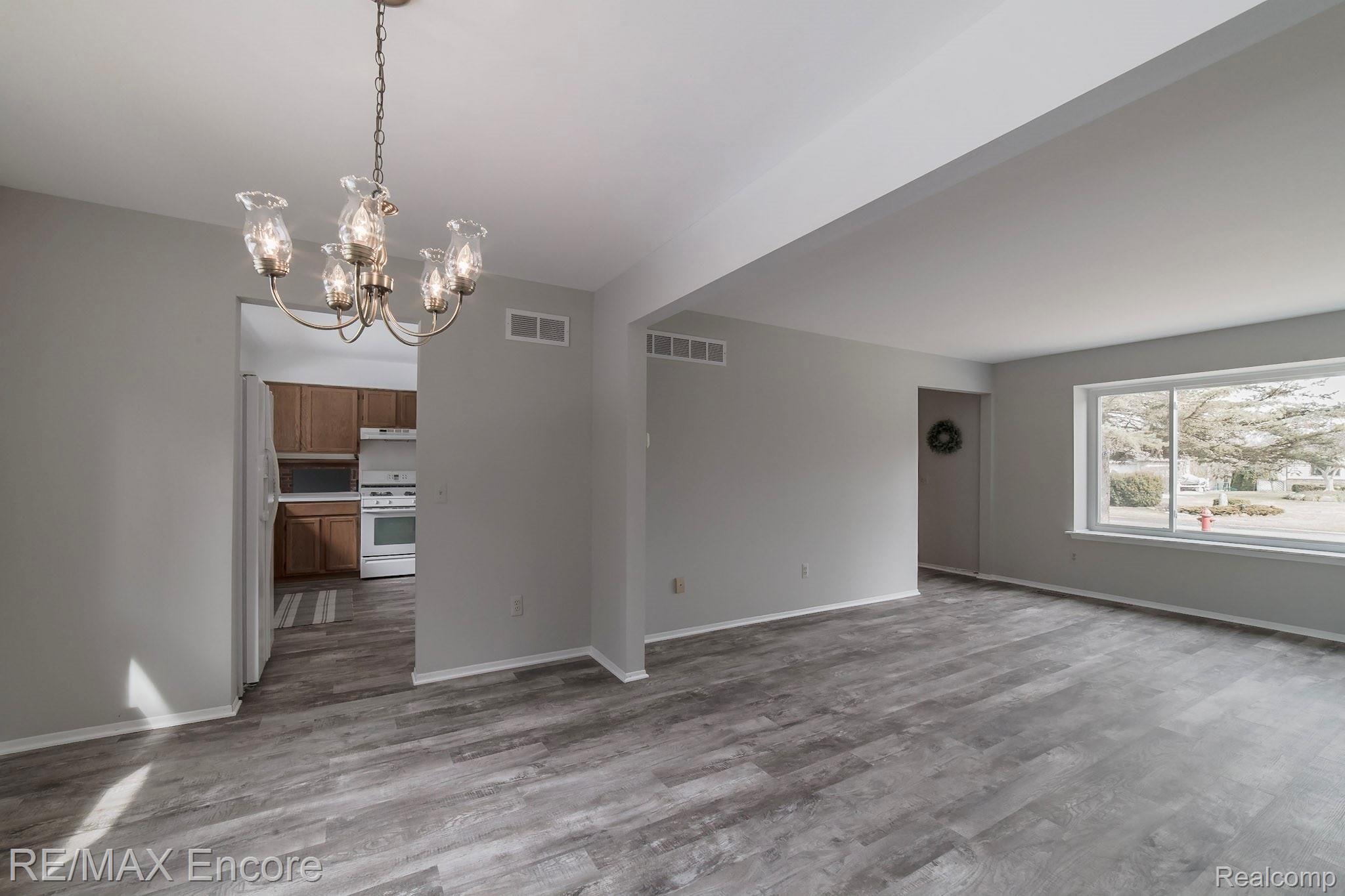 5181 Old Cove Road Clarkston, MI 48346 - Photo 8 of 30 View of kitchen and living room from dining room
