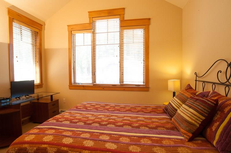 188 Tip Top Trail, Unit 6559 Keystone, CO 80435 - Photo 16 of 24 a bedroom with a bed and two windows
