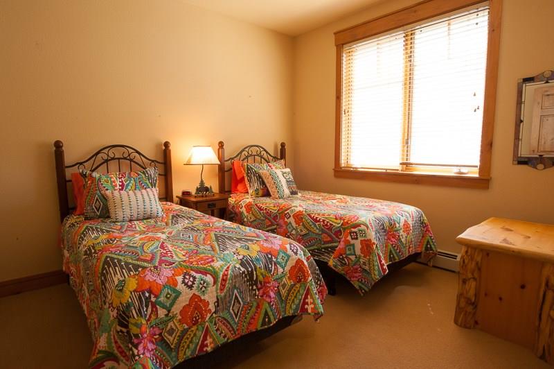188 Tip Top Trail, Unit 6559 Keystone, CO 80435 - Photo 18 of 24 a bedroom with two beds and a window