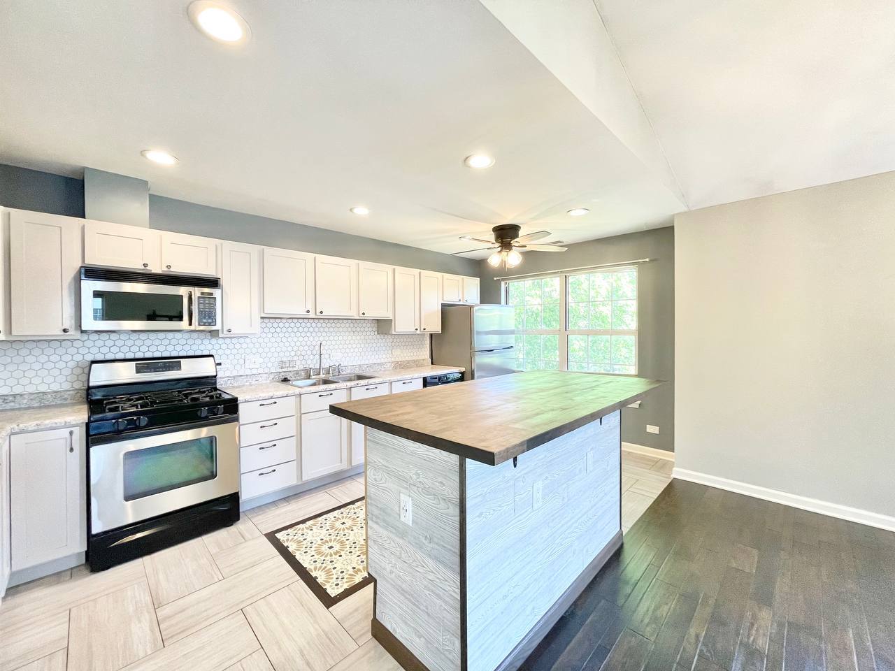 433 Gloria Lane, Unit 433 Oswego, IL 60543 - Photo 6 of 22