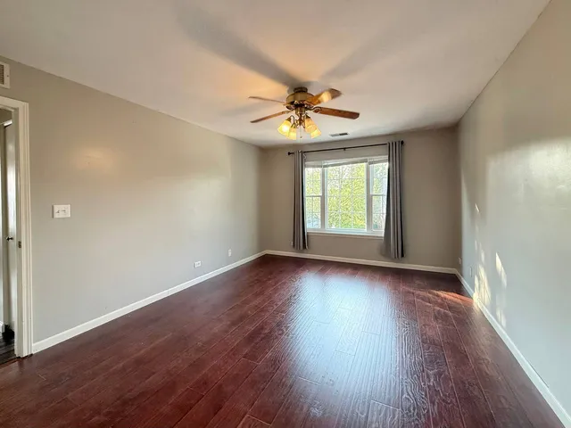 $3,100 | 433 Gloria Lane, Unit 433, Oswego, IL 60543