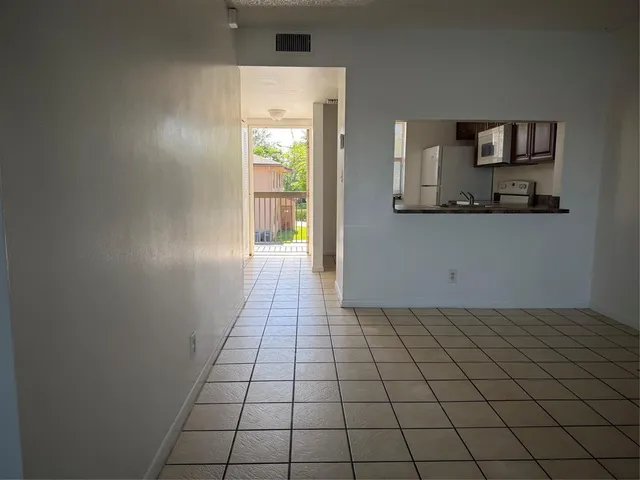 $1,850 | 10007 Winding Lake Road, Unit 204, Sunrise, FL 33351