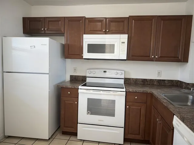 $1,850 | 10007 Winding Lake Road, Unit 204, Sunrise, FL 33351