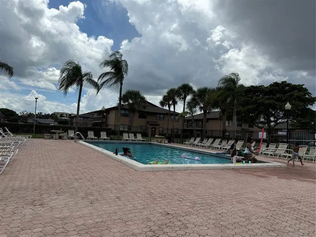 $1,850 | 10007 Winding Lake Road, Unit 204, Sunrise, FL 33351