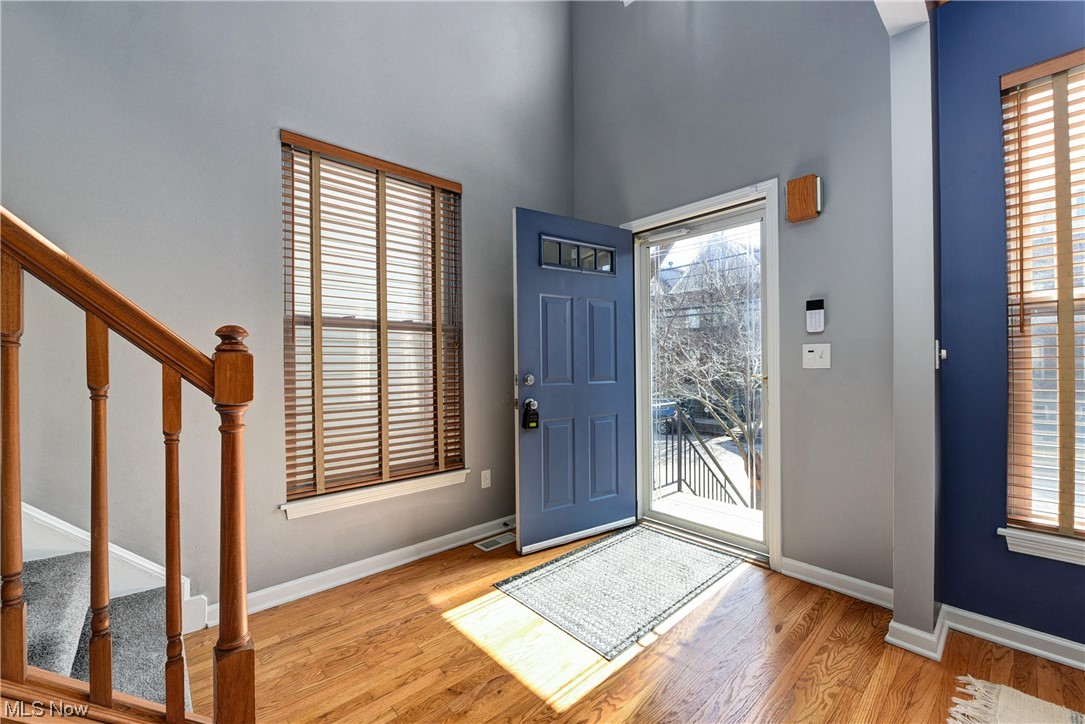 608 Literary Road Cleveland, OH 44113 - Photo 3 of 33