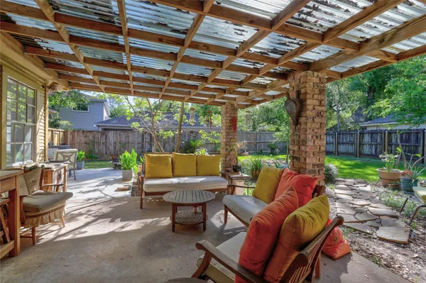 $340,000 | 1415 Corral Drive, Houston, TX 77090