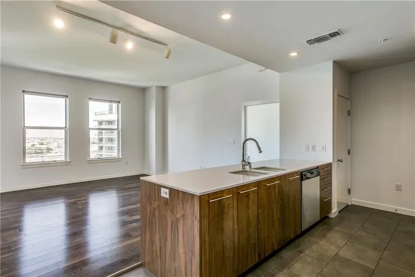 $3,000 | 2323 North Houston Street, Unit 516, Dallas, TX 75219